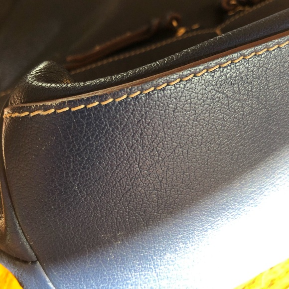 Dooney &Bourke “Dillen Medium Pocket Sac” - Picture 4 of 4